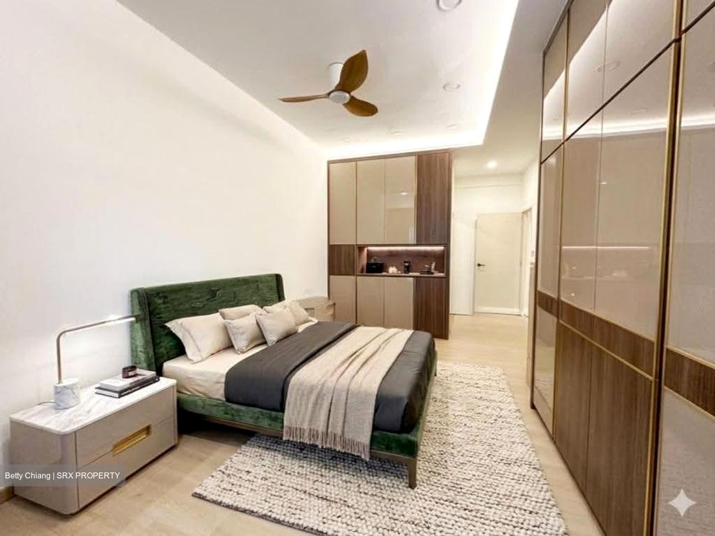 Sixth Avenue (D10), Terrace #621700101